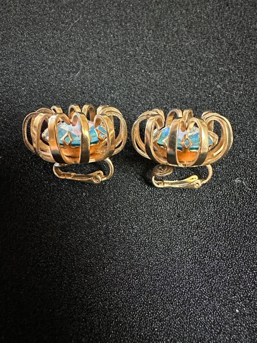 1969 Sarah Coventry Mystic Blue Brooch and Clip-On Earrings - Picture 8 of 13